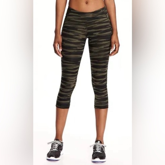 Old Navy Go Dry Camo Crop Leggings - Picture 1 of 6